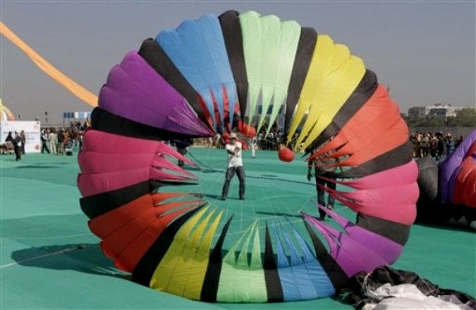    Makar Sakranti     , , , 7  2011 .