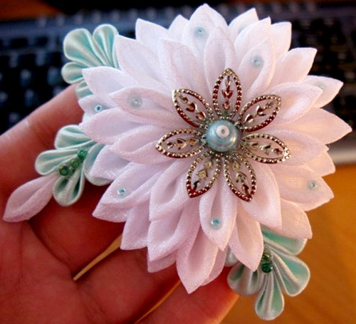 http://img0.liveinternet.ru/images/attach/c/2//71/349/71349709_kanzashi.jpg