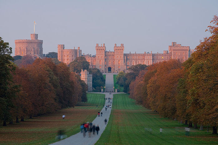 800px-Windsor_Castle_Sunset_-_Nov_2006 (699x466, 73 Kb)