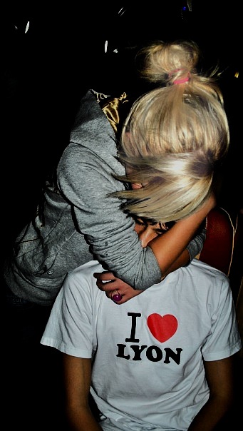 Фото парень с девушкой на аву: без лица, спиной, обнимаются, целуются