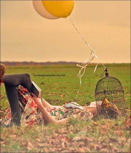 baloons,birdcage,book,cage,field,girl-7d973fca94a53398856b39e2931bb5b2_h_large (427x500, 56 Kb)