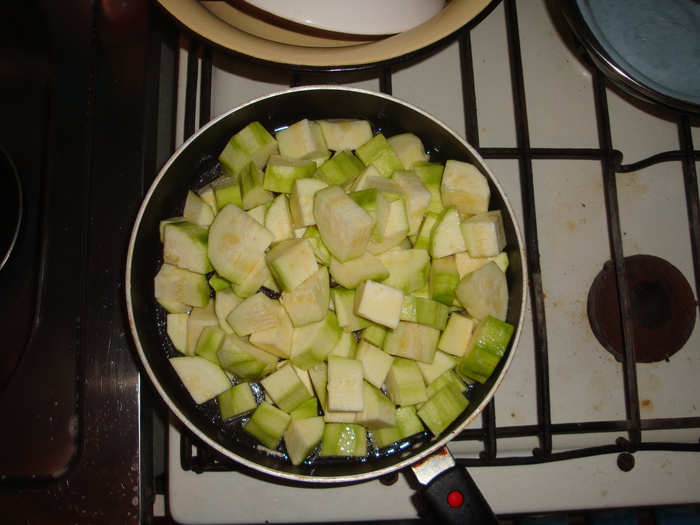 Кабачки приготовленные с сардельками