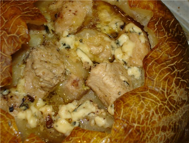 Мясо в дыне. Куриное филе с сыром запеченое в дыне. Приготовить дыню с мясом. Курица в дыне.