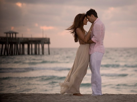 3587918_beach-couple_large (480x359, 30Kb)