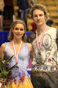 200px-Nathalie_PECHALAT_Fabian_BOURZAT_Skate_Canada_2009 (200x300, 28Kb)