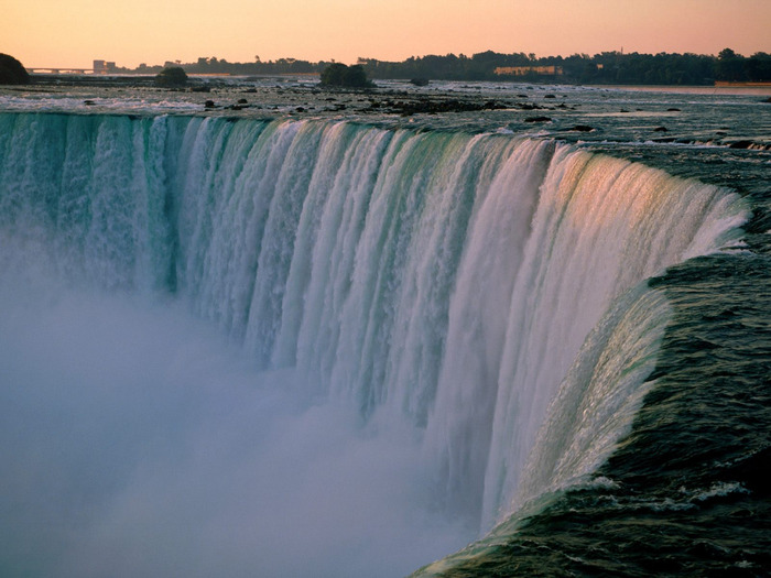 Falling in Love Again, Niagara Falls, Ontario, C (700x525, 113Kb)