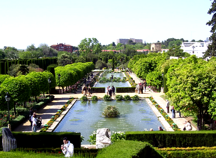Spain -- Alcazar Gardens, Cordoba picture by ElCorazondeCarton - Photobucket (700x513, 691Kb)