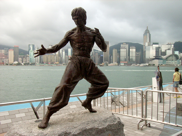 Statue of the movie star Bruce Lee on the Avenue of Stars of Hong Kong (600x450, 195Kb)