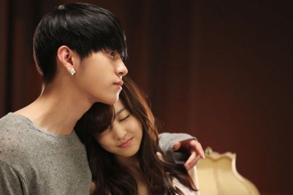 B2ST_releases_photos_of_Junhyung_Park_Bo_Young_from_Fiction_MV_14052011013905 (600x399, 25Kb)