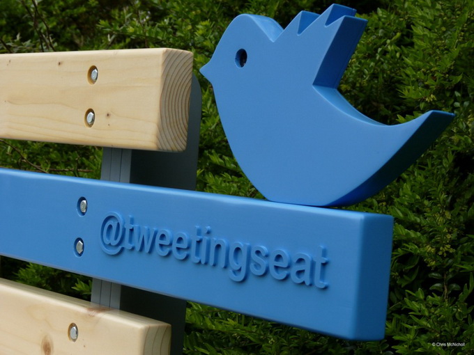 tweetingseat-twitter-bench-concept-01-944x713 (680x510, 109Kb)