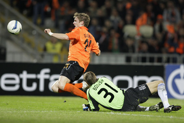 Shakhtar+Donetsk+v+Dynamo+Kiev+UEFA+Cup+7GpIvTg4tTwl (594x396, 69Kb)