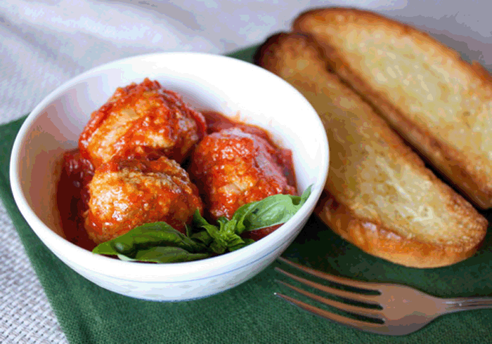 meatballs-garlic-bread (700x490, 135Kb)