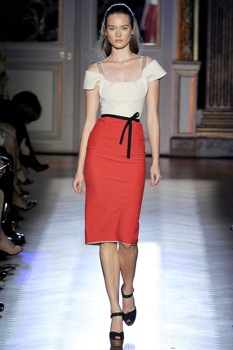 1326961951_beauty_in_simplicity_spring_summer_2012_by_roland_mouret_01 (466x700, 106Kb)
