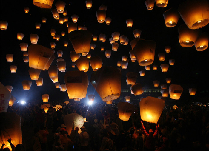 3271256_68079866_1292801104_chinalanternfestival15 (700x506, 107Kb)
