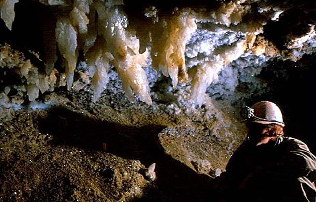 3869930_03optimisticcavepohodushki_org (640x410, 237Kb)