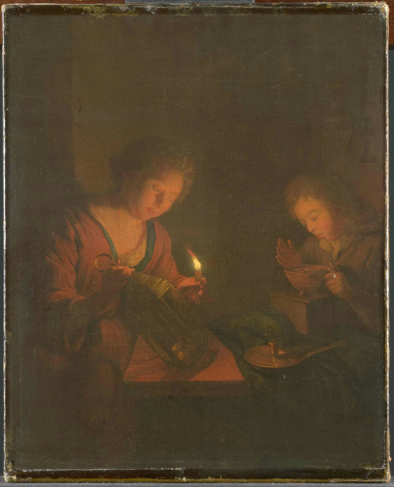 Een meisje plaatst een kaars in een lantaarn en een jongen verzorgt een vuurtest voor een stoof1 (566x700, 332Kb)