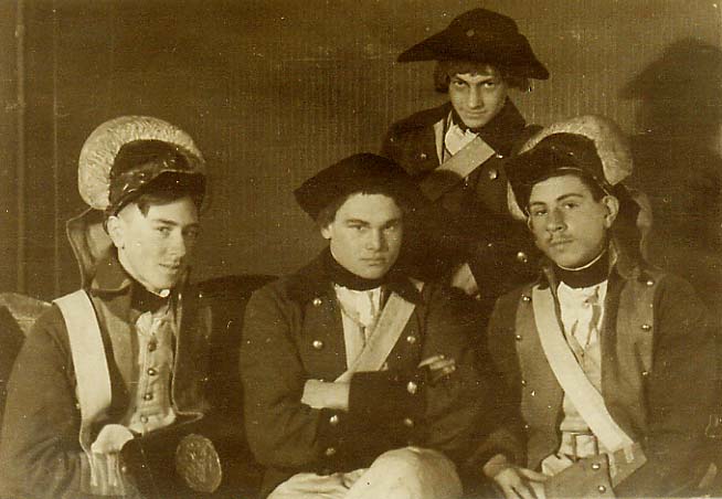 1942 (654x452, 45Kb)