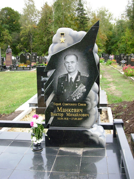 Памятники летчикам на кладбище фото