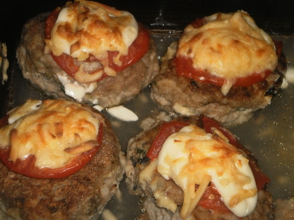 Котлеты с сыром в духовке с помидорами и сыром рецепт с фото в духовке