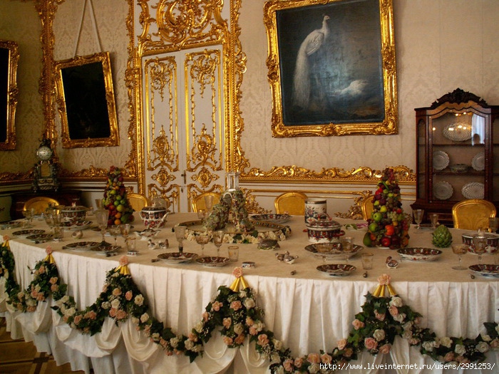 Поднимающийся стол в екатерининском дворце