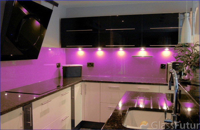 pink-glass-colored-backsplash_kszib dxqnde (700x454, 104Kb)