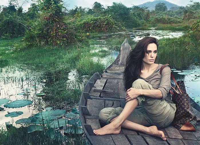 3069020_louisvuittonangelinajolie (700x508, 156Kb)