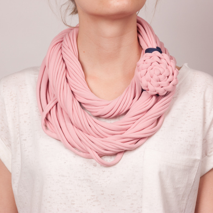Как украсить себя шарфами