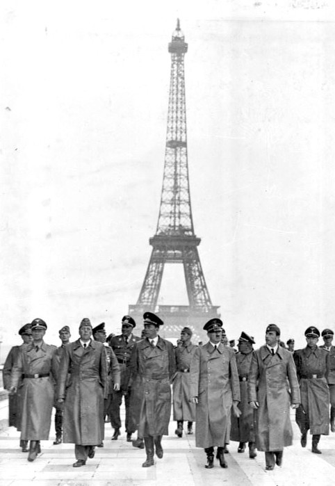 Juni 1940 Paris Wolff, Hermann Giesler, Wilhelm Keitel, Wilhelm Bruckner, Albert Speer, Adolf Hitler, Martin Bormann, Arno Breker, Otto Dietrich (482x700, 59Kb)