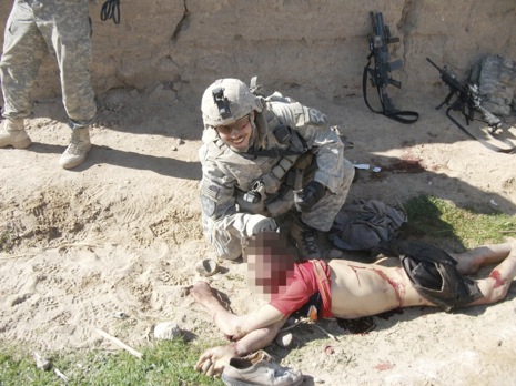 110328_soldier-corpse-one_p465 (465x348, 66Kb)