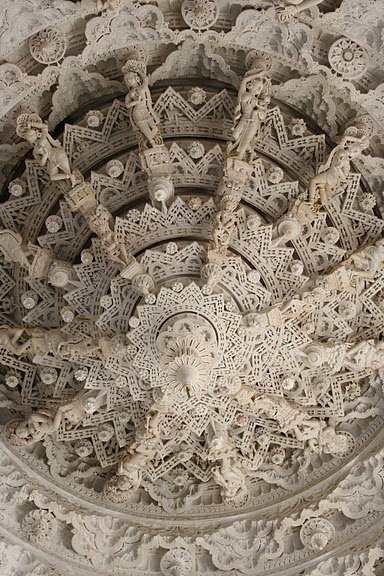 IM Ranakpur Temples are all carved marble (384x576, 100Kb)
