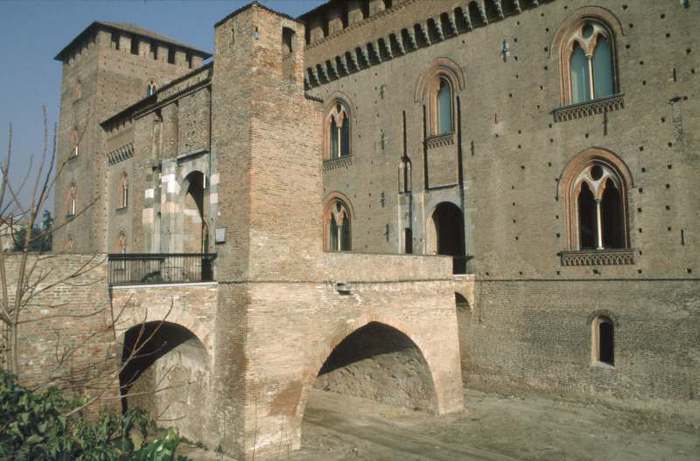 Pavia-Castello_Visconteo-ingresso (700x461, 45Kb)