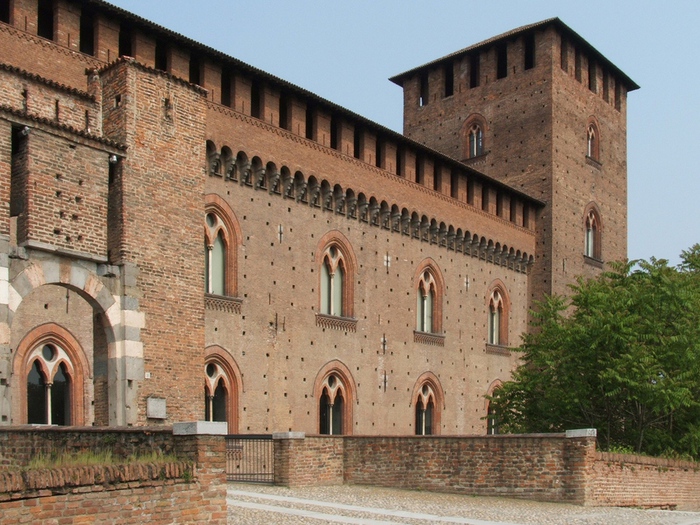 Pavia_castello_Visconteo (700x525, 224Kb)