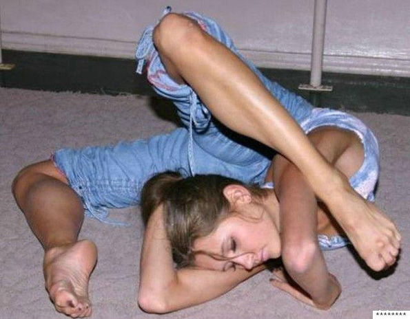 flexible-gymnasts-20 (595x464, 99Kb)