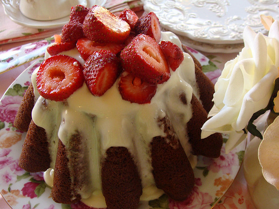 Chocolate cake with strawberries  Flickr - Photo Sharing! (570x426, 662Kb)