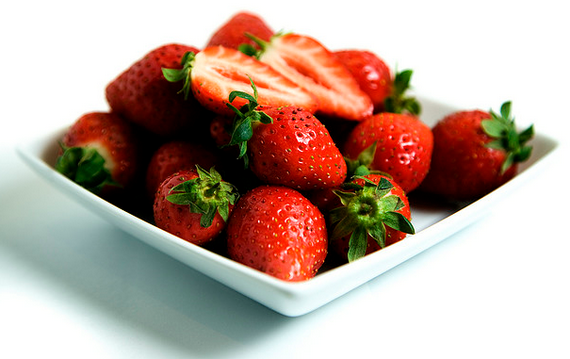 Strawberries  Flickr - Photo Sharing! (570x359, 288Kb)