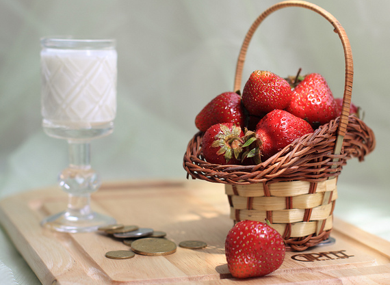 Strawberry Break  Flickr - Photo Sharing! (570x417, 429Kb)