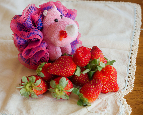 Strawberries  Flickr - Photo Sharing! (570x458, 668Kb)