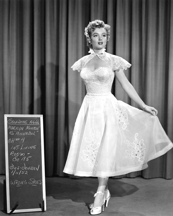 02 Marilyn  Monroe (We're Not Married)_ 1952 (562x700, 122Kb)