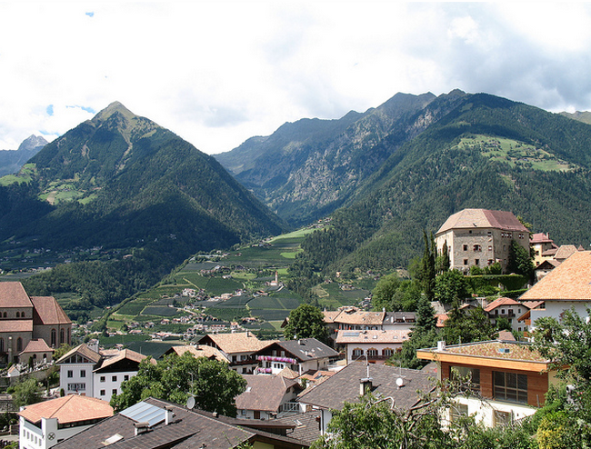 Blick auf Schloss Schenna mit Dorf Tirol und der Mutspitze im Hintergrund  Flickr - Photo Sharing! (650x494, 718Kb)