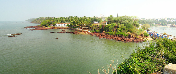 10-Dona-Paula-Beach-Goa-India (571x243, 96Kb)