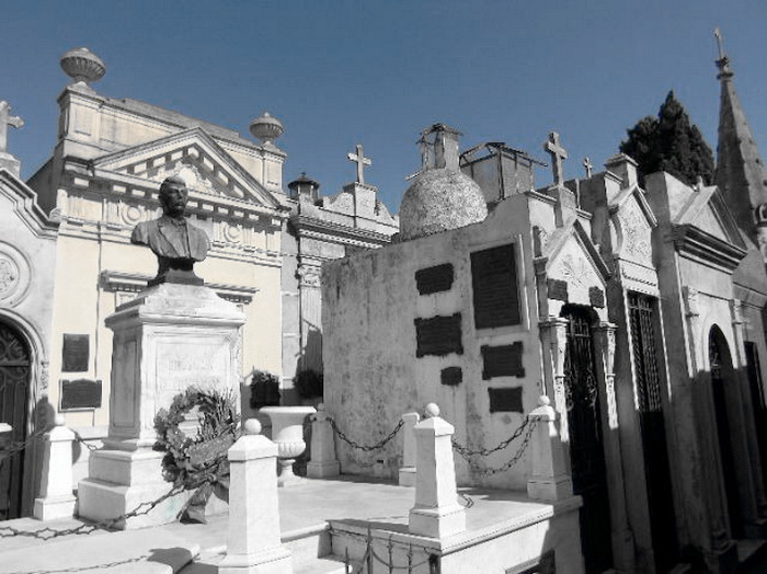 192342-cementerio-de-la-recoleta-buenos-aires-argentina (700x524, 129Kb)