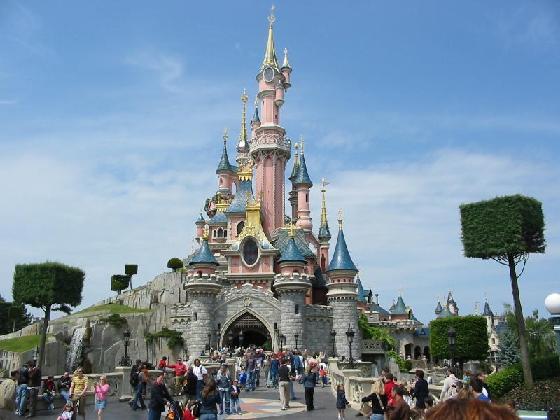 2009119-the_beautiful_castle_in_disneyland_paris-marne_la_vallee (560x420, 40Kb)