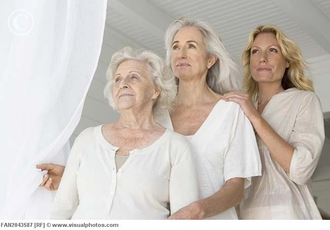 3869930_three_generations_of_women_fan2043587_1_ (650x453, 29Kb)
