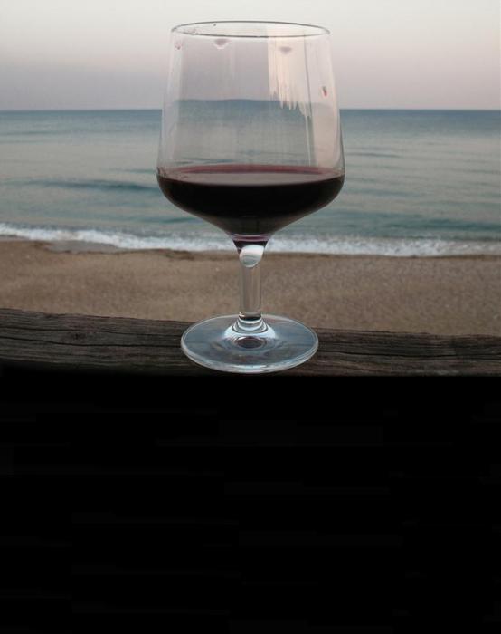 Schwarz-wird-im-Glas-der-rote-Wein-a19368341 (554x700, 22Kb)