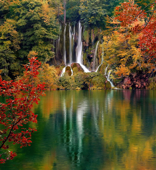 Плитвицкие озера (Plitvice Lakes), Хорватия. (643x700, 157Kb)