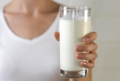 3249162_jiu_rf_photo_of_woman_holding_glass_of_milk (493x335, 25Kb)