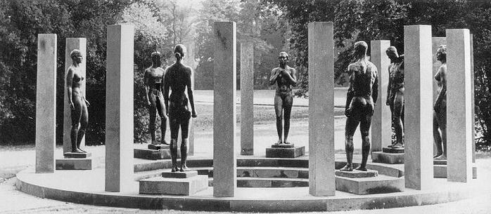 Ring Of Statues Rothschild Park Frankfurt-am-Main (700x305, 53Kb)