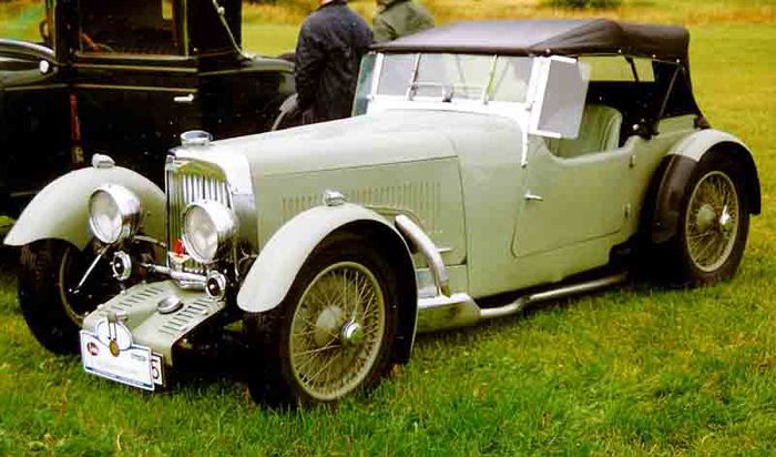 Aston Martin,  11 (700x412, 64Kb)