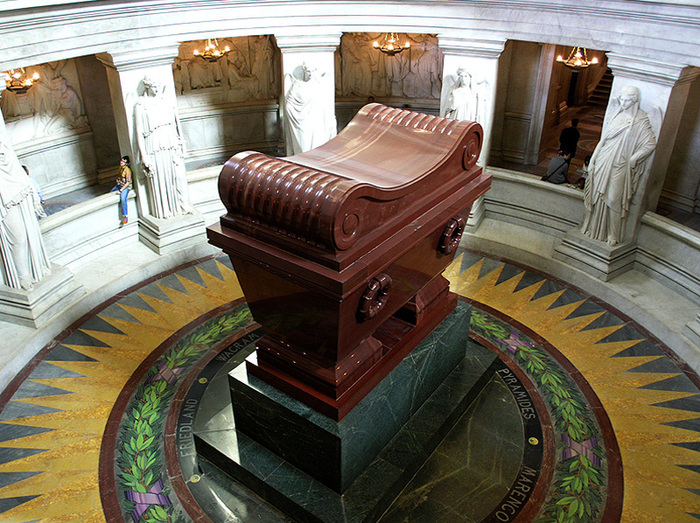 Napoleon_tomb_bordercropped (700x523, 229Kb)