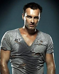 1313329027_julian_mcmahon1 (237x300, 19Kb)